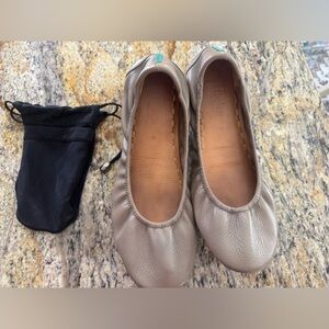Tieks Taupe/Gray Leather Flats Versatile and Comfortable